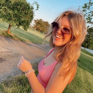 Meet your Posher, Dakota